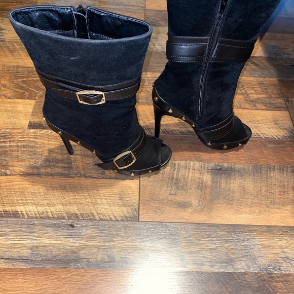 Very comfortable open toe boots. - Picture 2 of 2